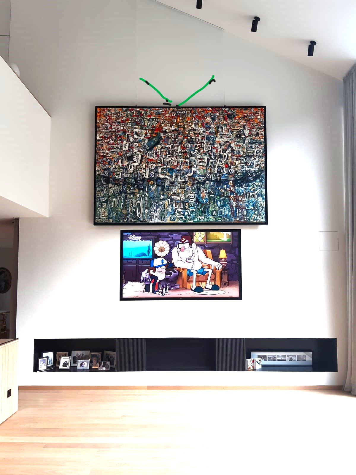 Matthias Bernhard, Biene (im Flug) am Bergwerksweg, 2016